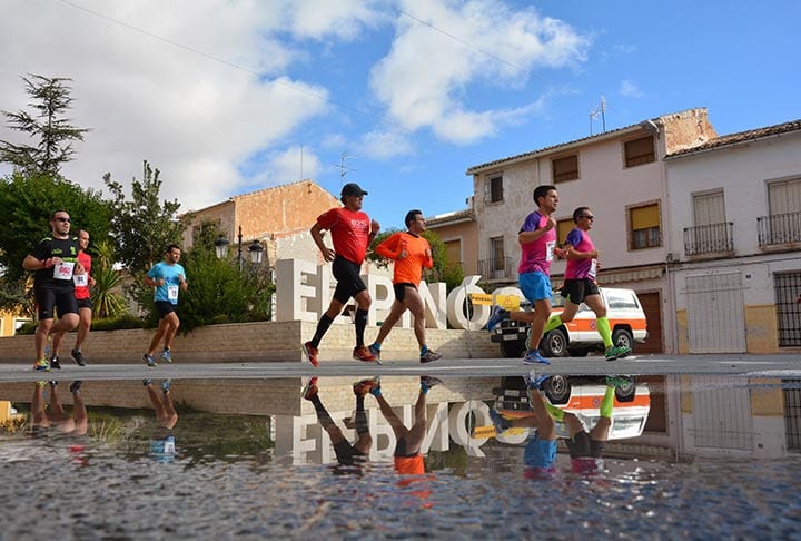 Fiestas Media maraton - Participantes en plena carrera