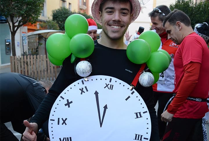 Fiestas Navidad -Participante disfrazado cross San Silvestre