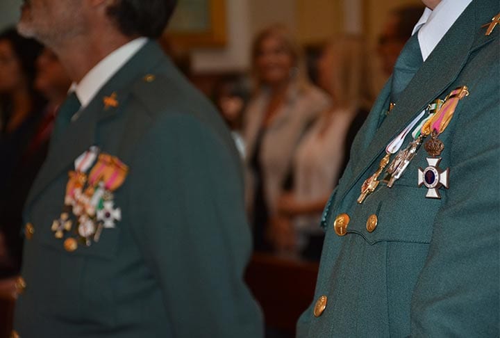 Fiestas Virgen del Pilar - Detalle medallas guardia civl